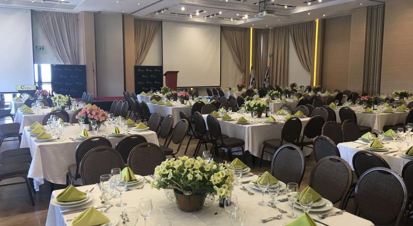 Imagen del bar/restaurante del Hotel C-hotel Neve Illan. Foto 2