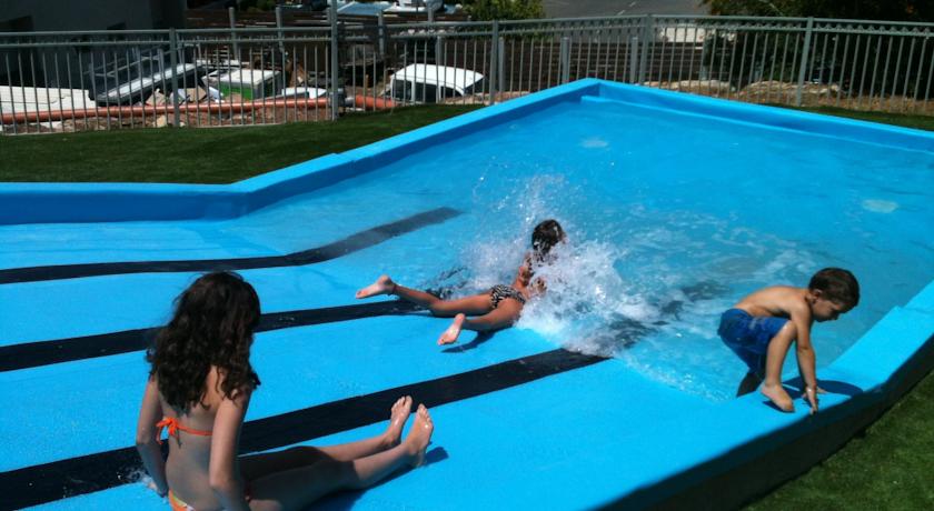 Imagen de la piscina del Hotel C-hotel Neve Illan. Foto 15