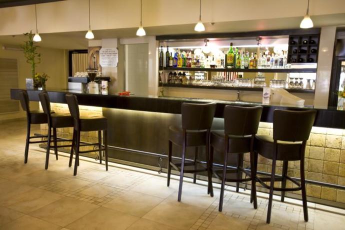 Imagen del bar/restaurante del Hotel C-hotel Neve Illan. Foto 3