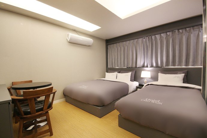 Imagen de la habitación del Hotel Chowon. Foto 5