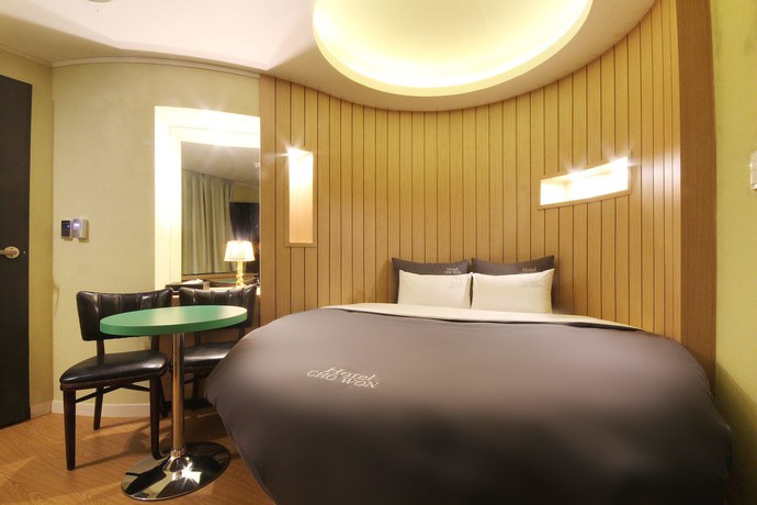 Imagen de la habitación del Hotel Chowon. Foto 8
