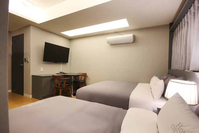 Imagen de la habitación del Hotel Chowon. Foto 11