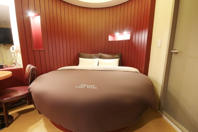 Imagen de la habitación del Hotel Chowon. Foto 12