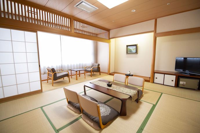 Imagen de los interiores del Hotel Chres. Foto 10