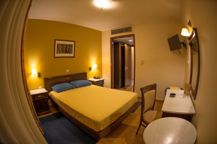 Imagen de los exteriores del Hotel Chris, Atenas. Foto 11