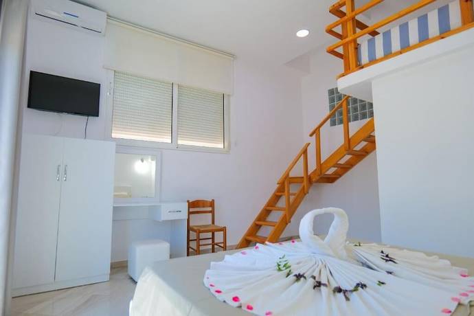 Imagen de la habitación del Hotel Chris. Foto 14