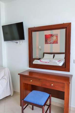 Imagen de la habitación del Hotel Chris. Foto 17