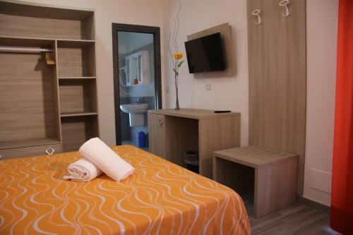 Imagen de la habitación del Hotel Chrismare. Foto 7