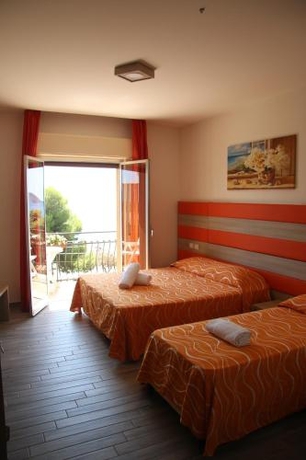 Imagen general del Hotel Chrismare. Foto 2