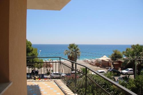 Imagen general del Hotel Chrismare. Foto 3