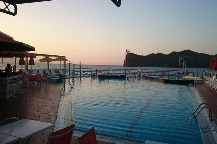 Imagen general del Hotel Chrispy Beach Resort. Foto 10