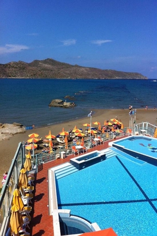 Imagen general del Hotel Chrispy Beach Resort. Foto 11