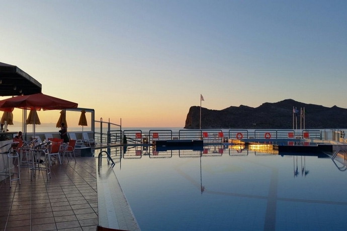 Imagen general del Hotel Chrispy Beach Resort. Foto 12