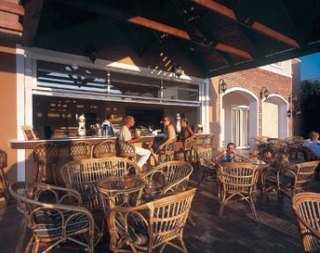 Imagen del bar/restaurante del Hotel Chrispy Village. Foto 3
