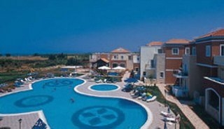 Imagen de la piscina del Hotel Chrispy Village. Foto 8