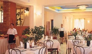 Imagen del bar/restaurante del Hotel Chrispy Village. Foto 4