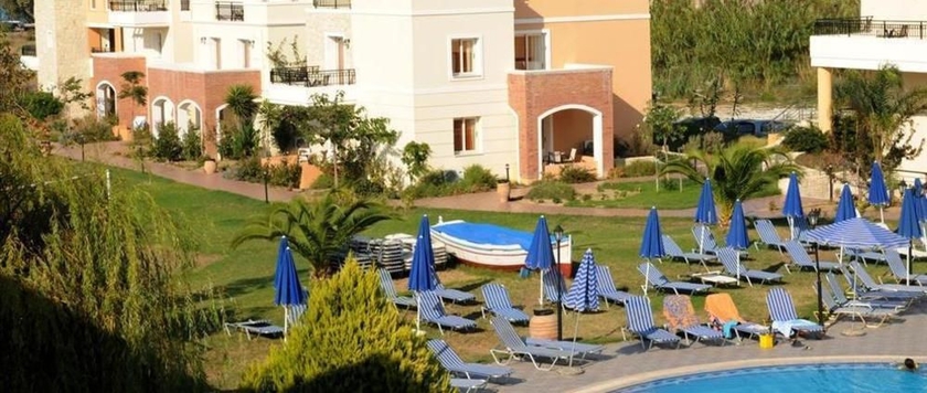 Imagen de la piscina del Hotel Chrispy Waterpark Resort. Foto 16