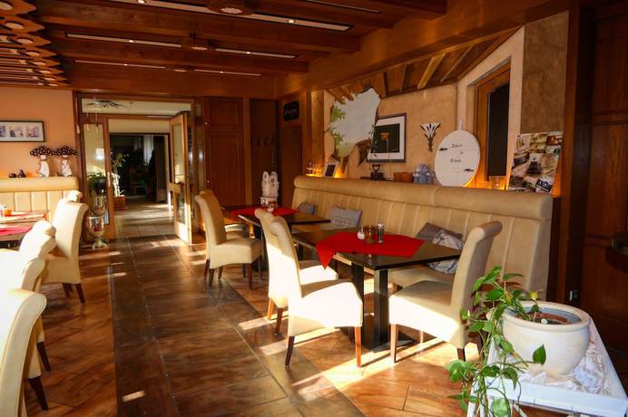 Imagen de los interiores del Hotel Christel. Foto 15