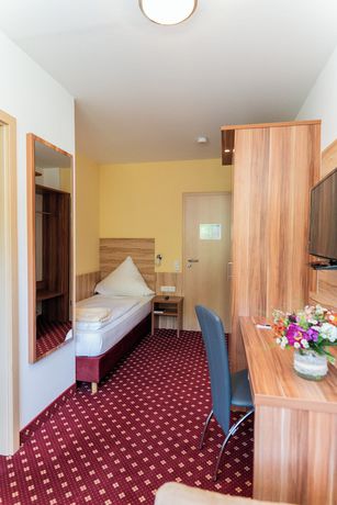 Imagen de la habitación del Hotel Christel. Foto 9