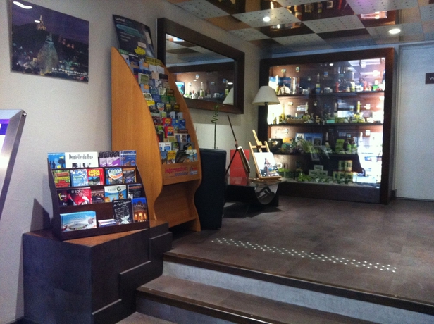 Imagen de los interiores del Hotel Chris'tel. Foto 16