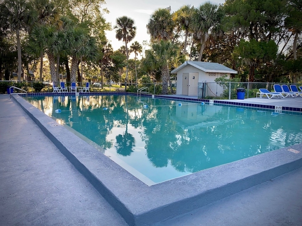 Imagen de la piscina del Hotel Christian Retreat Conference Center. Foto 11