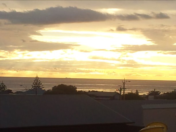 Imagen de los exteriores del Hotel Christies Beach. Foto 11