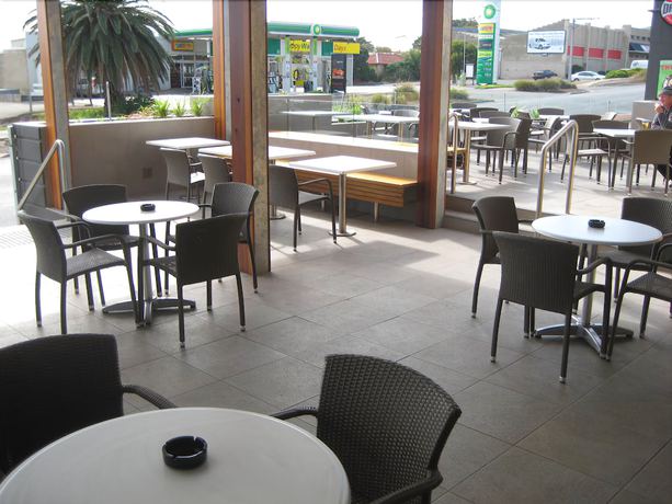Imagen del bar/restaurante del Hotel Christies Beach. Foto 5