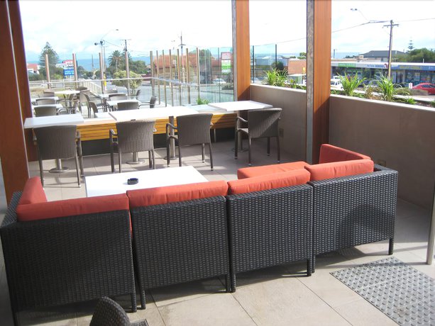 Imagen del bar/restaurante del Hotel Christies Beach. Foto 6
