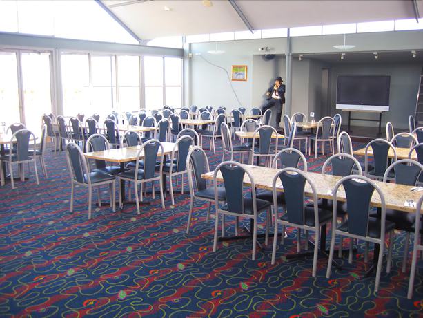 Imagen del bar/restaurante del Hotel Christies Beach. Foto 7