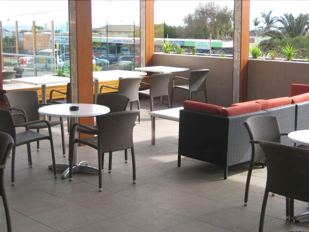 Imagen del bar/restaurante del Hotel Christies Beach. Foto 8