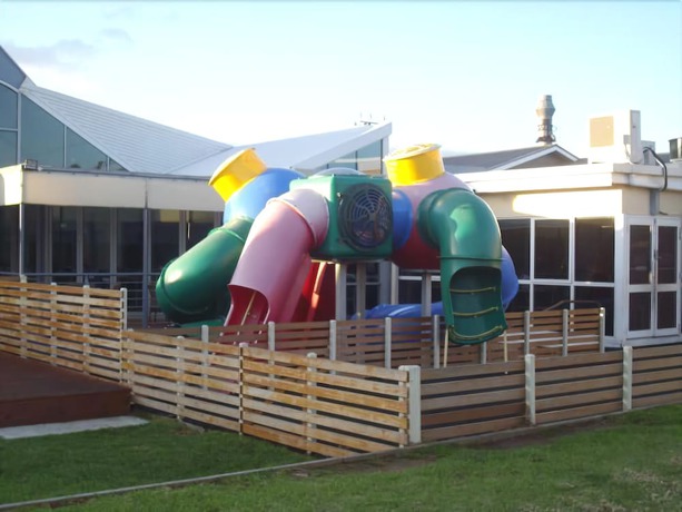 Imagen de los exteriores del Hotel Christies Beach. Foto 12