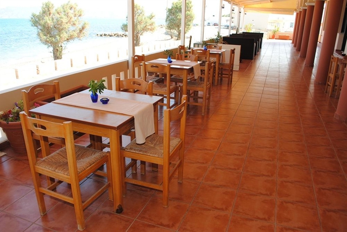Imagen del bar/restaurante del Hotel Christina Beach. Foto 4