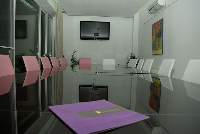 Imagen de los interiores del Hotel Christina, Bucarest. Foto 11