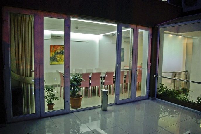 Imagen de los interiores del Hotel Christina, Bucarest. Foto 19