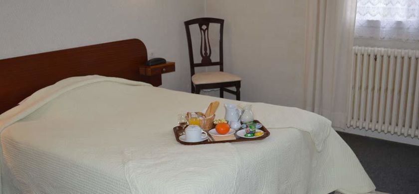 Imagen de la habitación del Hotel Christina, CHATEAUROUX. Foto 11