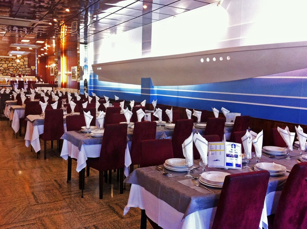 Imagen del bar/restaurante del Hotel Christina Lourdes. Foto 4