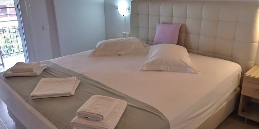 Imagen de la habitación del Hotel Christina Studios. Foto 15