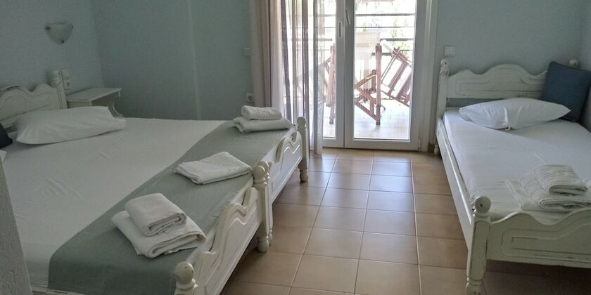 Imagen de la habitación del Hotel Christina Studios. Foto 18