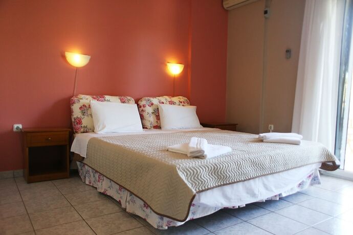 Imagen general del Hotel Christina Studios. Foto 10