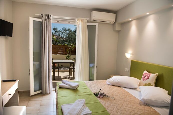 Imagen general del Hotel Christina Studios. Foto 12