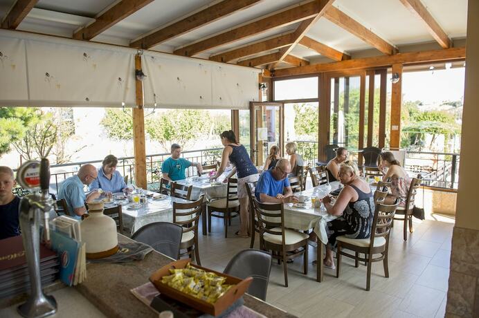 Imagen general del Hotel Christina\'s Garden. Foto 2