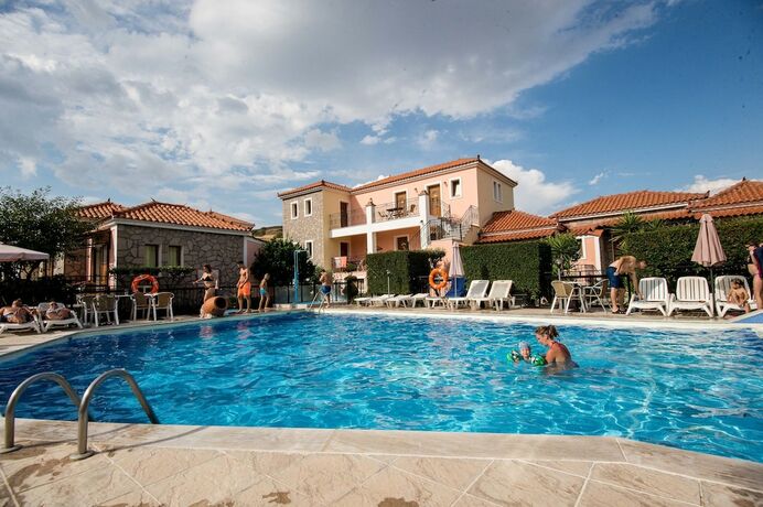 Imagen general del Hotel Christina\'s Garden. Foto 4