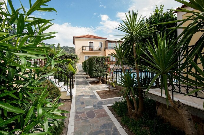 Imagen general del Hotel Christina\'s Garden. Foto 5