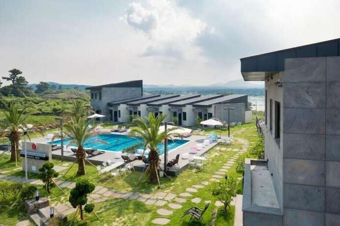 Imagen general del Hotel Christmas Resort. Foto 11