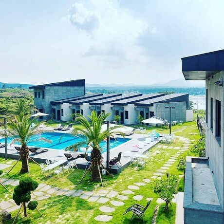 Imagen de los exteriores del Hotel Christmas Resort. Foto 27