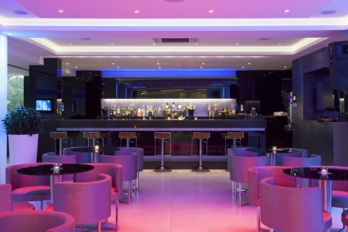 Imagen del bar/restaurante del Hotel Christofinia. Foto 2