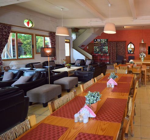 Imagen del bar/restaurante del Hotel Christys Palace. Foto 2