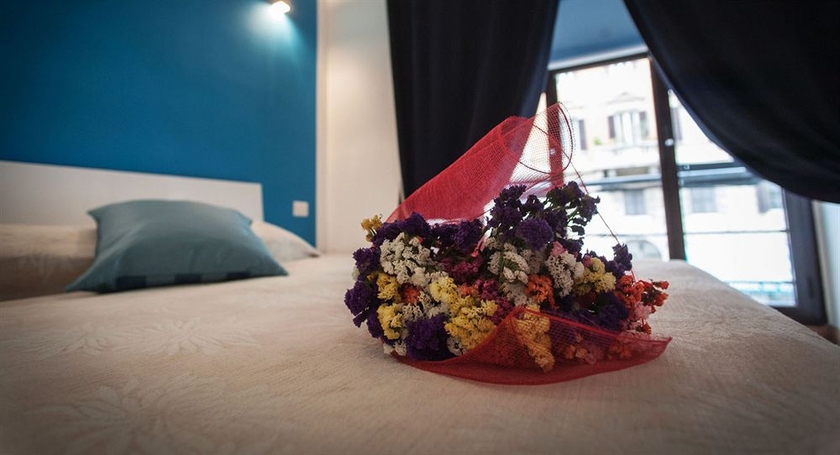 Imagen de la habitación del Hotel Chroma Octho. Foto 13