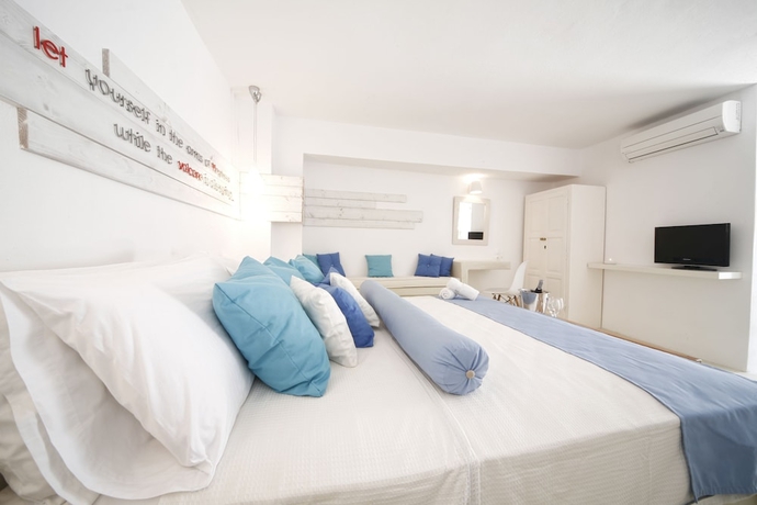 Imagen de la habitación del Hotel Chroma Suites. Foto 6