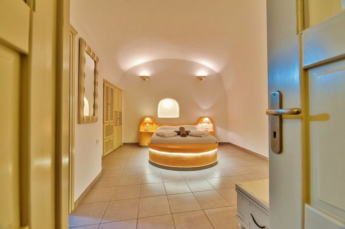 Imagen de la habitación del Hotel Chroma Suites. Foto 8